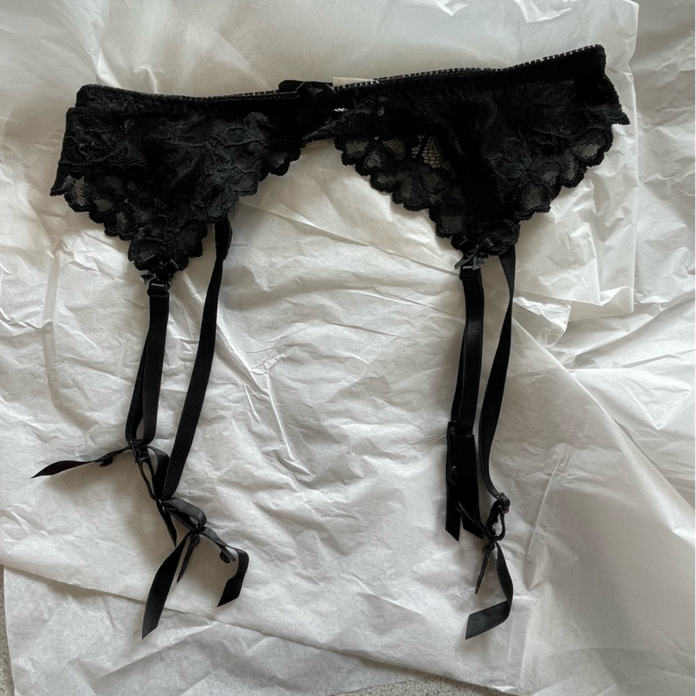 NWOT Felina Black Floral Lace Garter